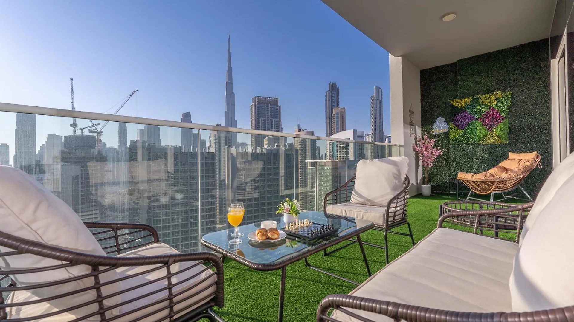 Stunning Burj View - Cozy 2Br - 5 Min Dubai Mall Apartment