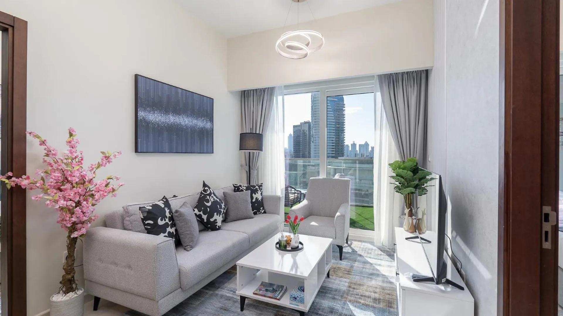 Apartment Stunning Burj View - Cozy 2Br - 5 Min Dubai Mall