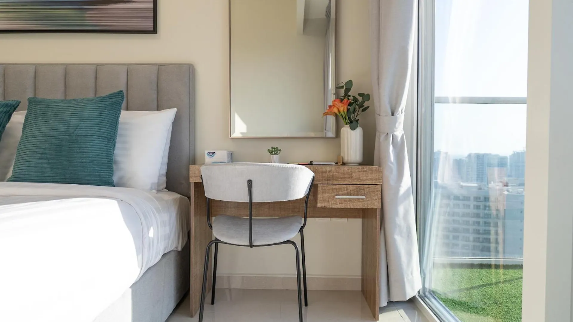 Stunning Burj View - Cozy 2Br - 5 Min Dubai Mall 0*,  United Arab Emirates