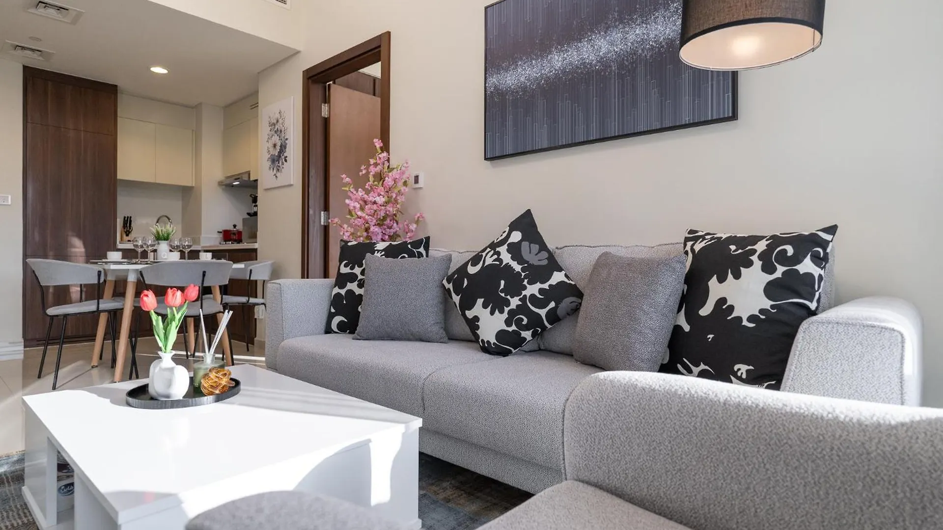 Stunning Burj View - Cozy 2Br - 5 Min Dubai Mall