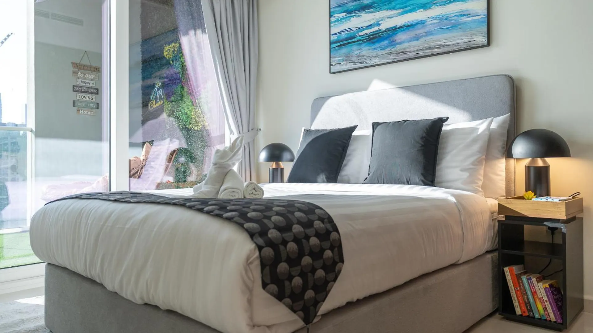Stunning Burj View - Cozy 2Br - 5 Min Dubai Mall