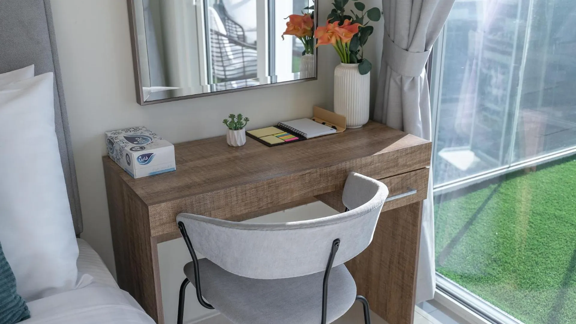 Stunning Burj View - Cozy 2Br - 5 Min Dubai Mall Apartment