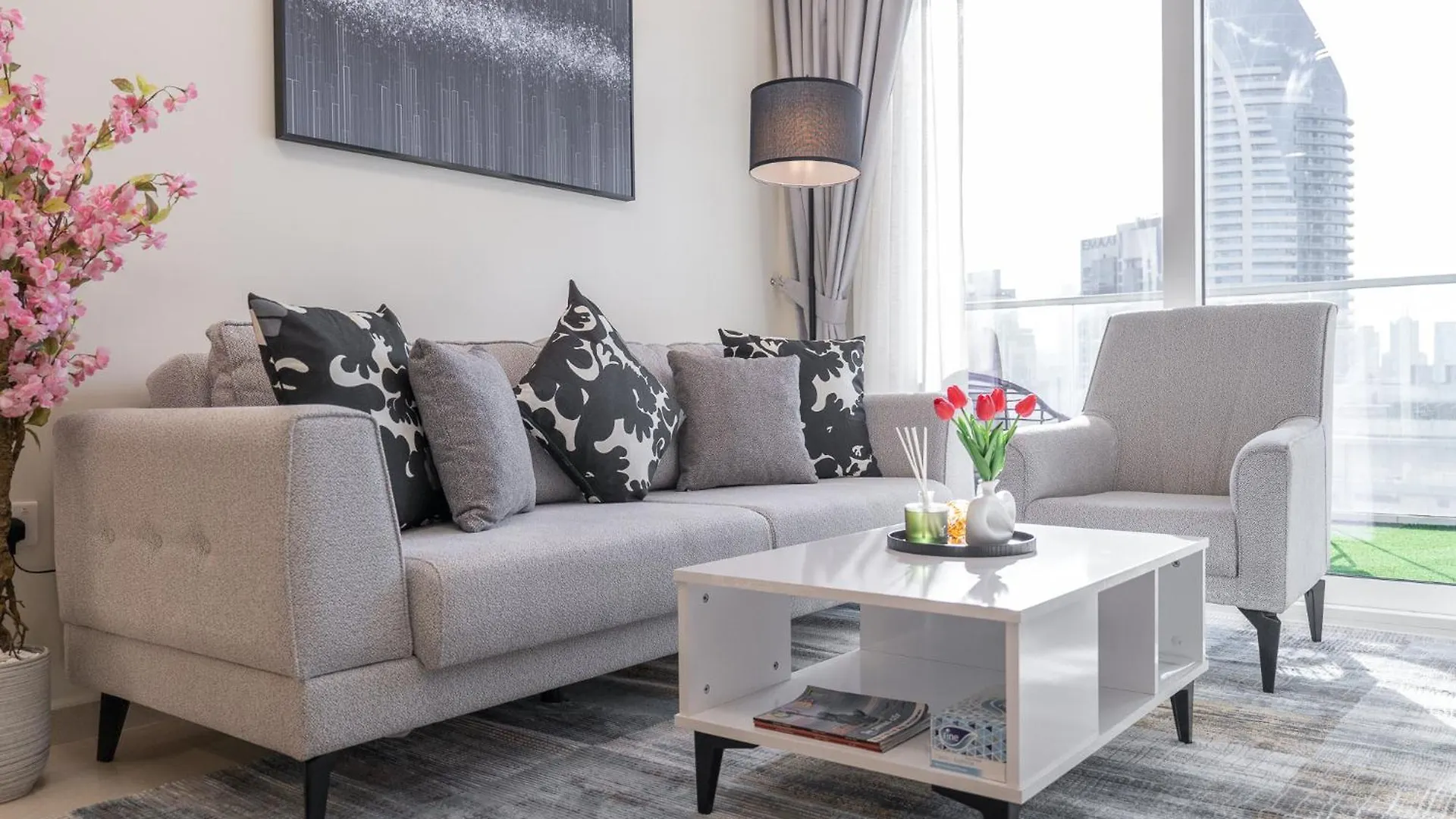 Stunning Burj View - Cozy 2Br - 5 Min Dubai Mall 0*,