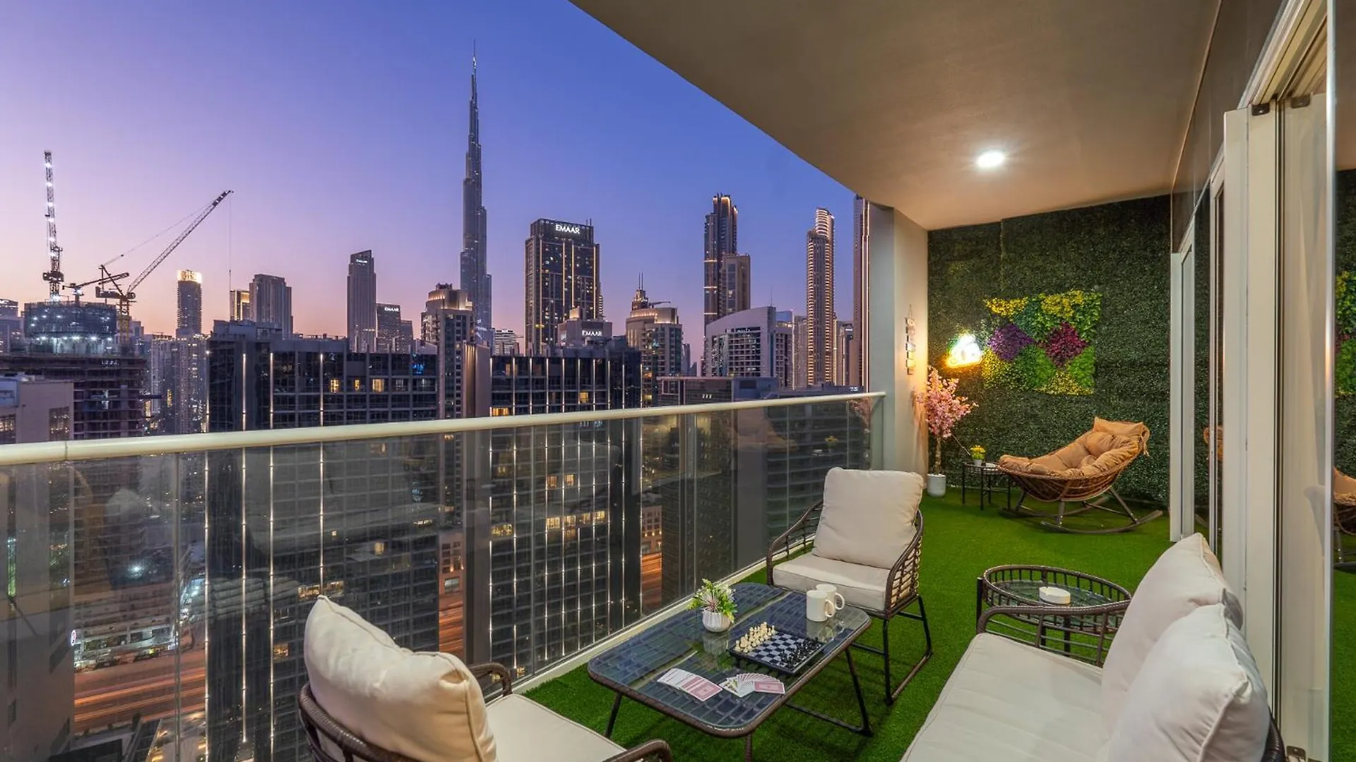 Stunning Burj View - Cozy 2Br - 5 Min Dubai Mall Apartment
