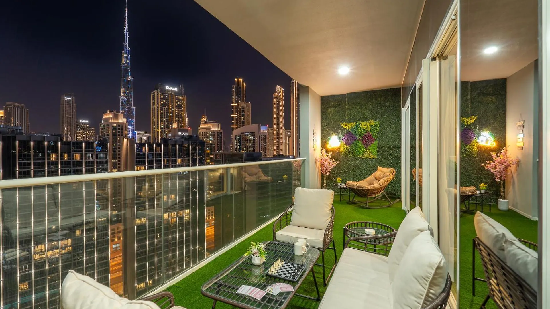 Stunning Burj View - Cozy 2Br - 5 Min Dubai Mall Apartment